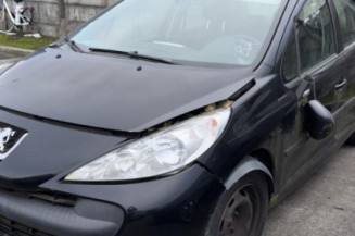 Pare boue avant gauche PEUGEOT 207