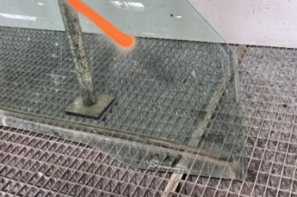 Vitre avant droit PEUGEOT PARTNER 1