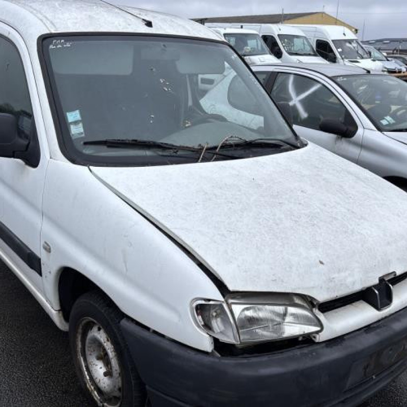 Vitre avant droit PEUGEOT PARTNER 1 Photo n°7