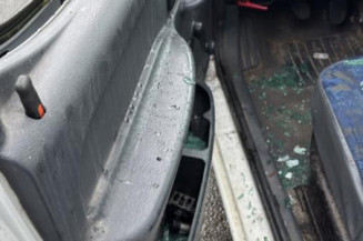 Vitre avant droit PEUGEOT PARTNER 1