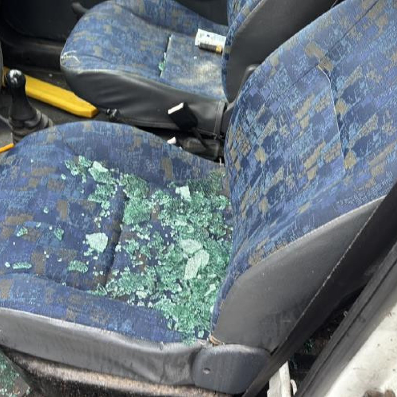 Vitre avant droit PEUGEOT PARTNER 1 Photo n°15