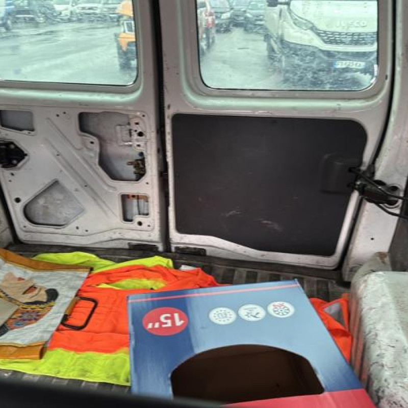 Vitre avant droit PEUGEOT PARTNER 1 Photo n°18