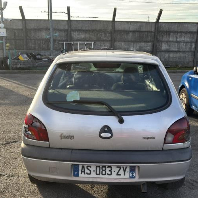 Poignee interieur avant droit FORD FIESTA 4 Photo n°8