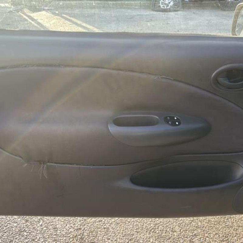Poignee interieur avant droit FORD FIESTA 4 Photo n°13