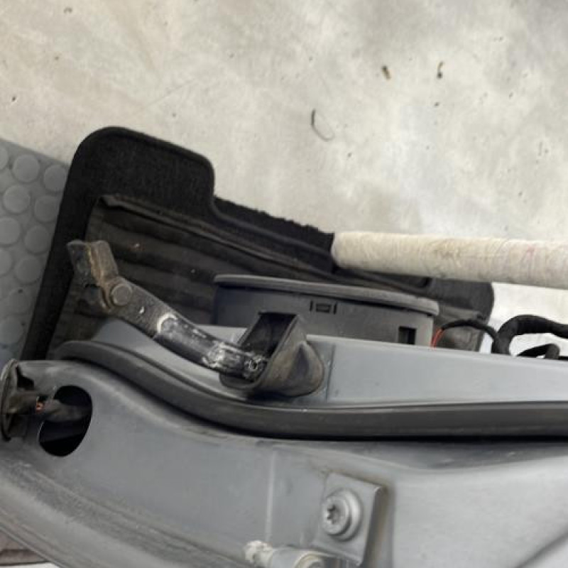 Porte avant gauche AUDI A4 3 Photo n°2