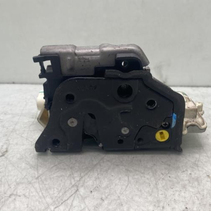 Serrure arriere gauche AUDI A4 3 Photo n°2