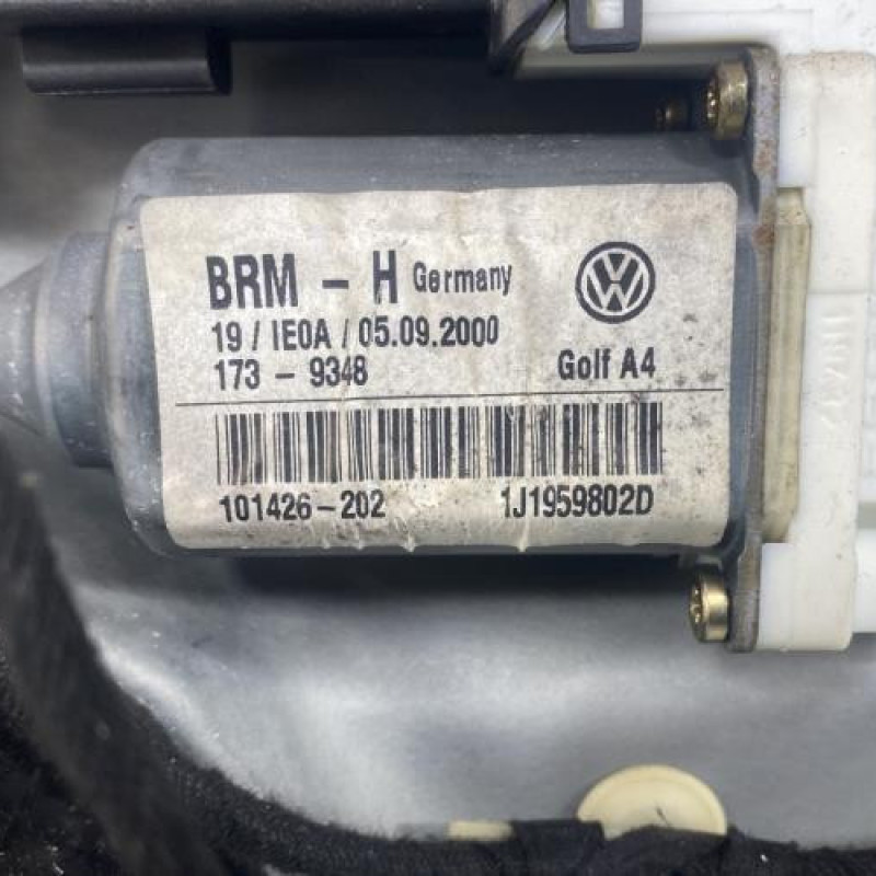 Leve vitre electrique avant droit VOLKSWAGEN GOLF 4 Photo n°3