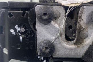 Serrure arriere droit RENAULT CLIO 4