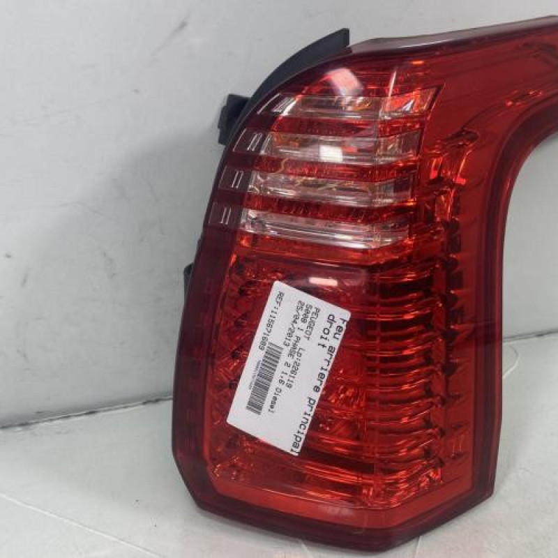 Feu arriere principal droit (feux) PEUGEOT 5008 1 Photo n°2