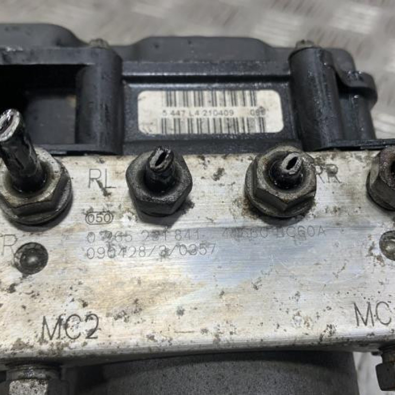 Bloc ABS (freins anti-blocage) NISSAN MICRA 3 Photo n°3