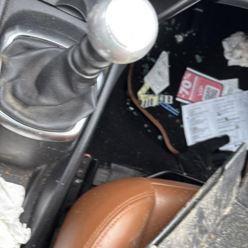 Vitre avant droit PEUGEOT 207 Photo n°19