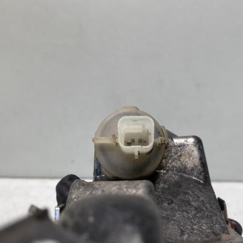 Anti brouillard arriere PEUGEOT 208 1 Photo n°3