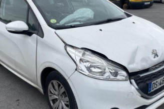 Anti brouillard arriere PEUGEOT 208 1