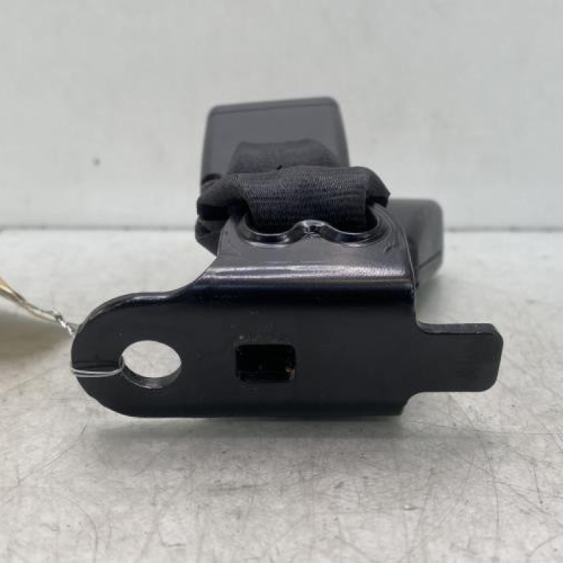 Attache ceinture arriere droit PEUGEOT 208 1 Photo n°2