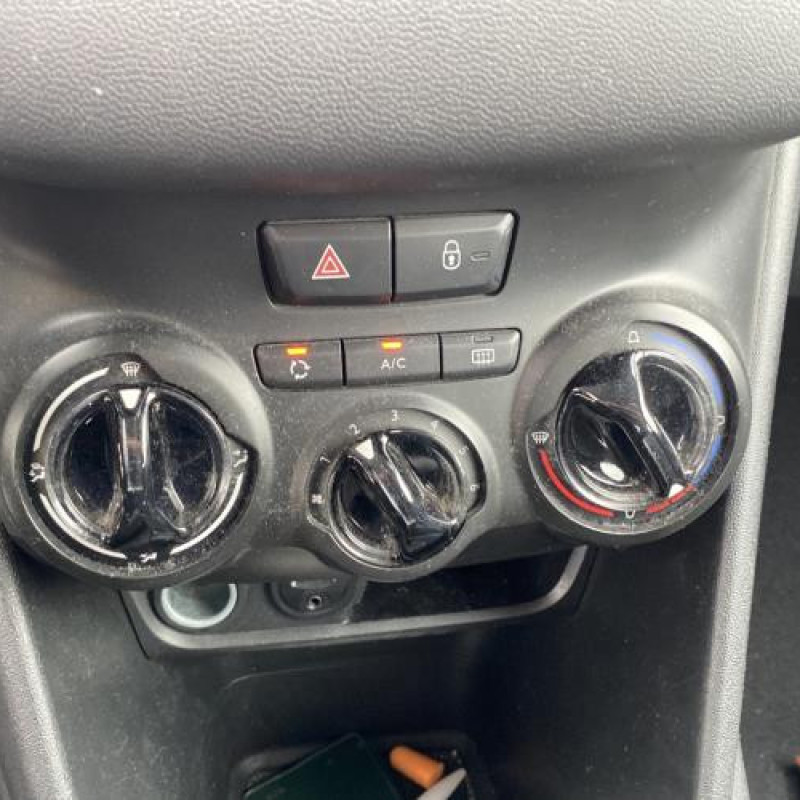 Attache ceinture arriere droit PEUGEOT 208 1 Photo n°20