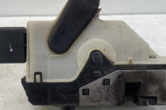 Serrure avant droit PEUGEOT 208 1