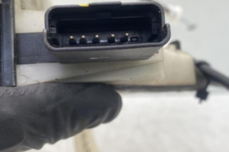 Serrure avant droit PEUGEOT 208 1