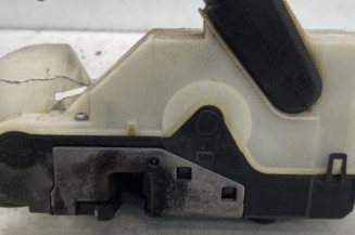 Serrure avant gauche PEUGEOT 208 1