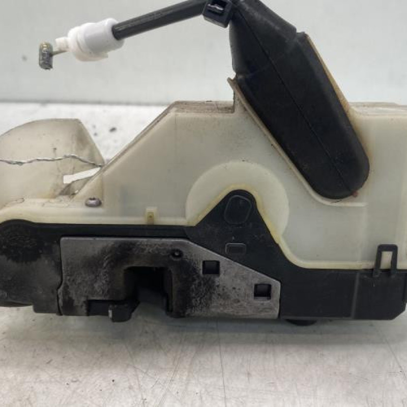 Serrure avant gauche PEUGEOT 208 1 Photo n°4