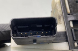 Serrure avant gauche PEUGEOT 208 1