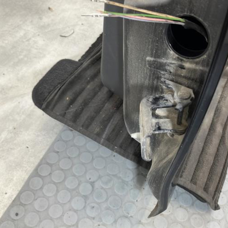 Porte arriere gauche PEUGEOT 208 1 Photo n°4