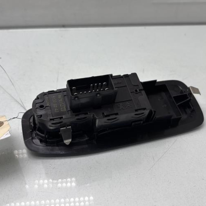 Interrupteur de leve vitre avant gauche PEUGEOT 208 1 Photo n°2