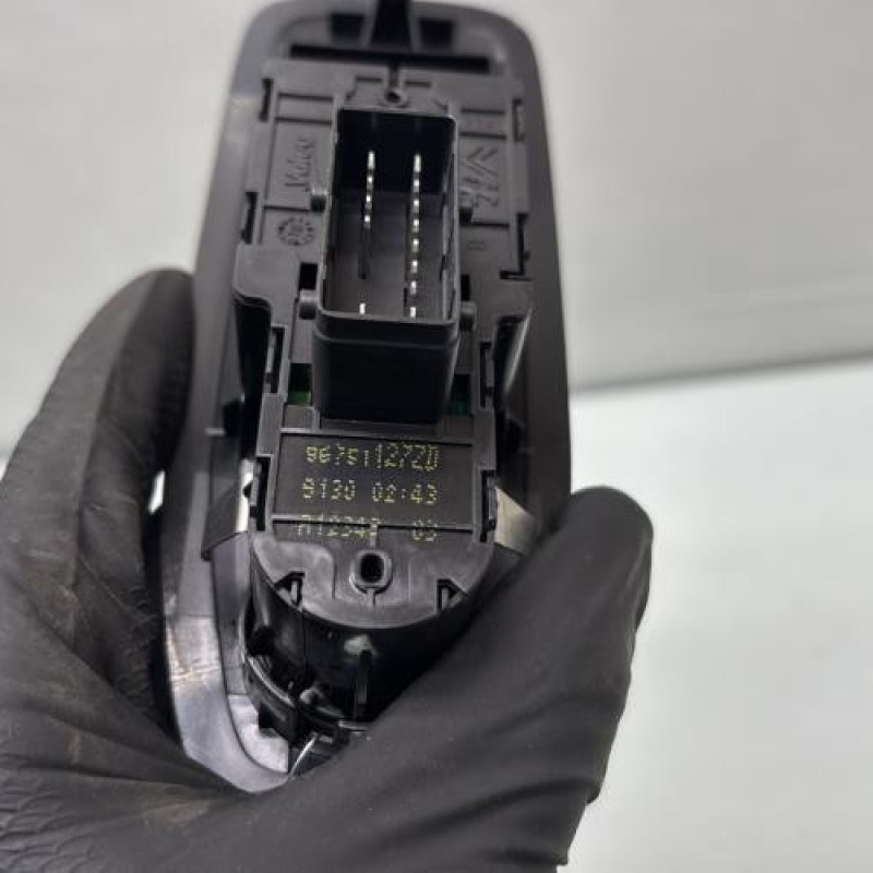 Interrupteur de leve vitre avant gauche PEUGEOT 208 1 Photo n°4