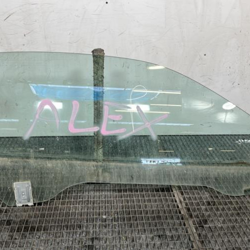 Vitre avant droit RENAULT MEGANE 3 Photo n°1