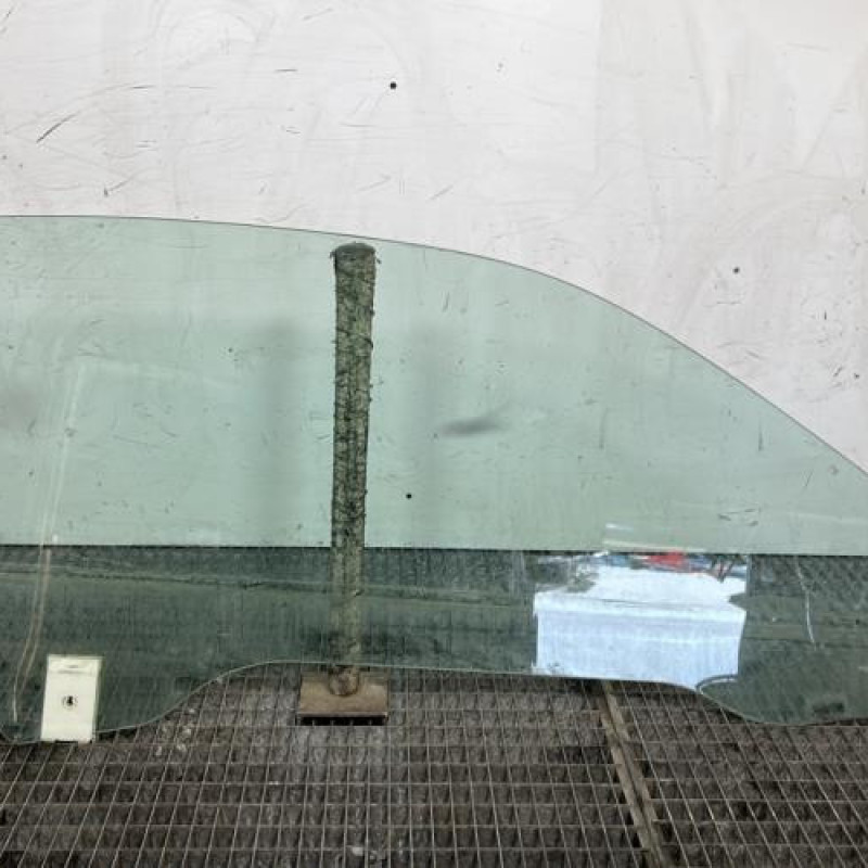 Vitre avant gauche RENAULT MEGANE 3 Photo n°4