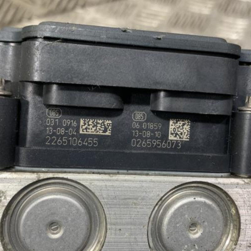 Bloc ABS (freins anti-blocage) VOLKSWAGEN POLO 5 Photo n°3