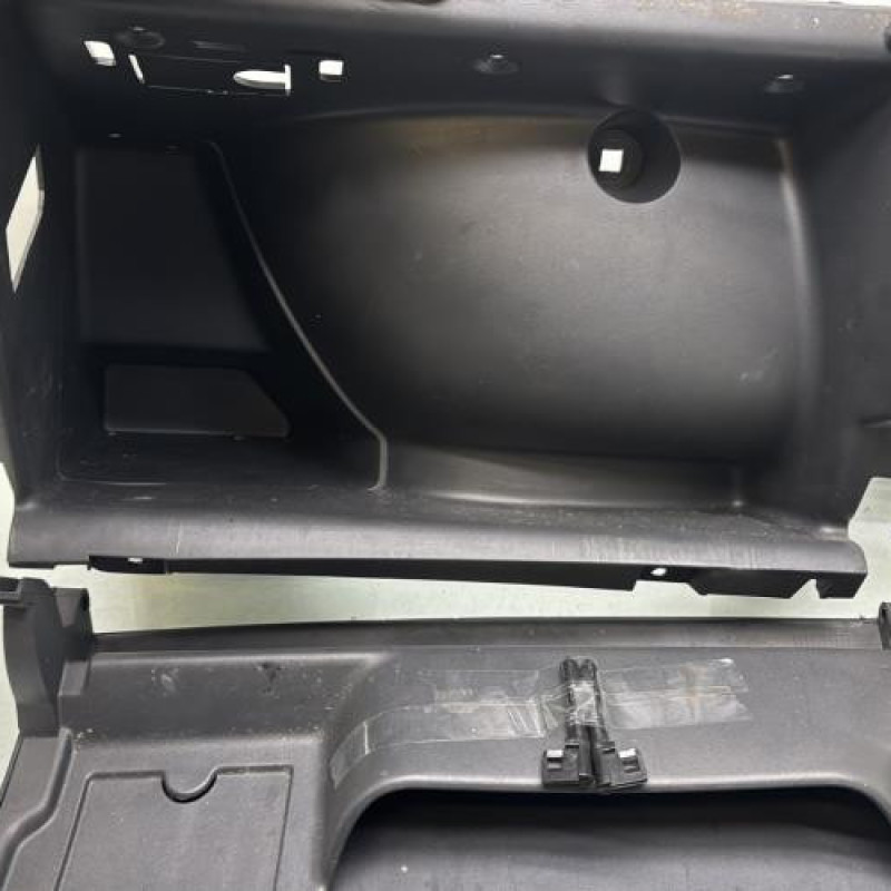 Boite a gants PEUGEOT 5008 1 Photo n°4