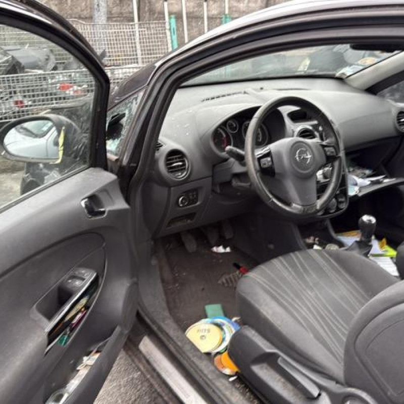 Feu arriere principal droit (feux) OPEL CORSA D Photo n°9