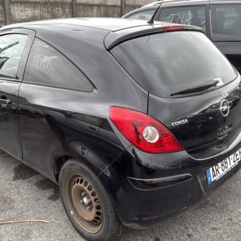 Feu arriere stop central OPEL CORSA D Photo n°7