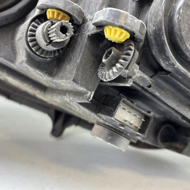 Optique avant principal droit (feux)(phare) OPEL CORSA D Photo n°7