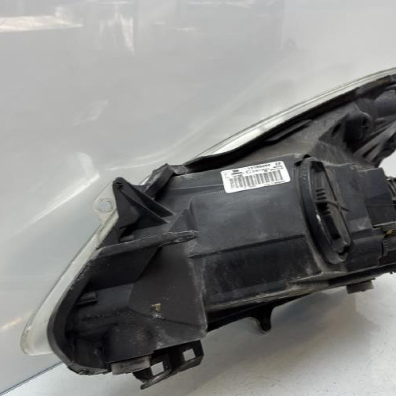 Optique avant principal droit (feux)(phare) OPEL CORSA D Photo n°9