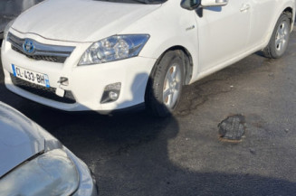 TOYOTA AURIS 1 PHASE 2 1.8i - 16V HYBRID Photo n°1