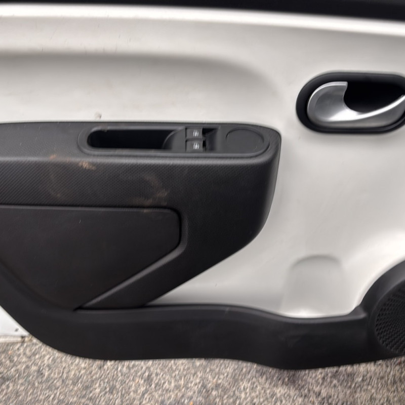 RENAULT TWINGO 3 PHASE 1 1.0i - 12V SCE 70 Photo n°9