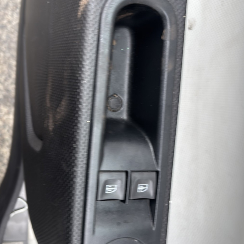 RENAULT TWINGO 3 PHASE 1 1.0i - 12V SCE 70 Photo n°10