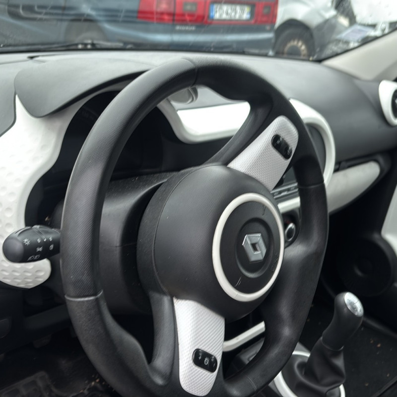 RENAULT TWINGO 3 PHASE 1 1.0i - 12V SCE 70 Photo n°11
