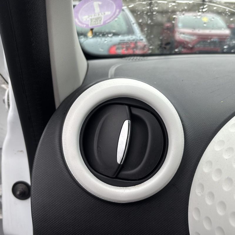 RENAULT TWINGO 3 PHASE 1 1.0i - 12V SCE 70 Photo n°15