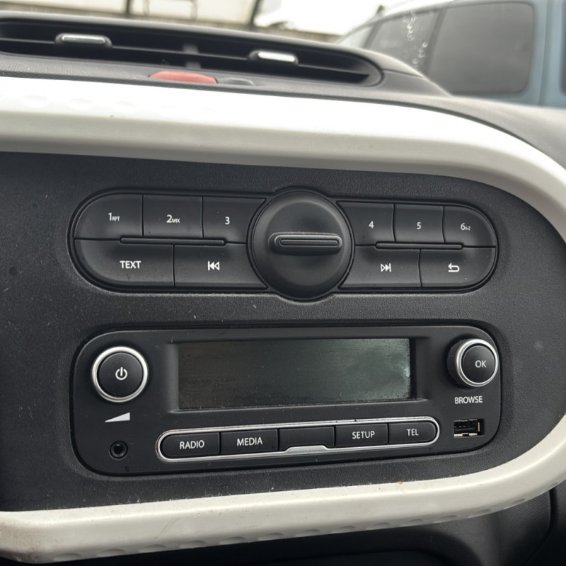 RENAULT TWINGO 3 PHASE 1 1.0i - 12V SCE 70 Photo n°19