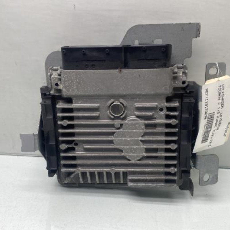 Calculateur moteur VOLKSWAGEN TOURAN 2 Photo n°1