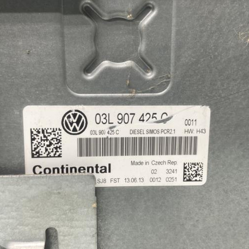 Calculateur moteur VOLKSWAGEN TOURAN 2 Photo n°4