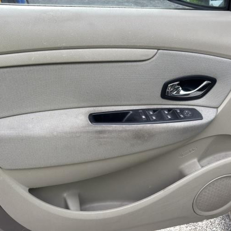 Feu arriere stop central RENAULT GRAND SCENIC 3 Photo n°18