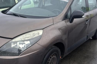 Traverse inferieure RENAULT SCENIC 3 Photo n°1