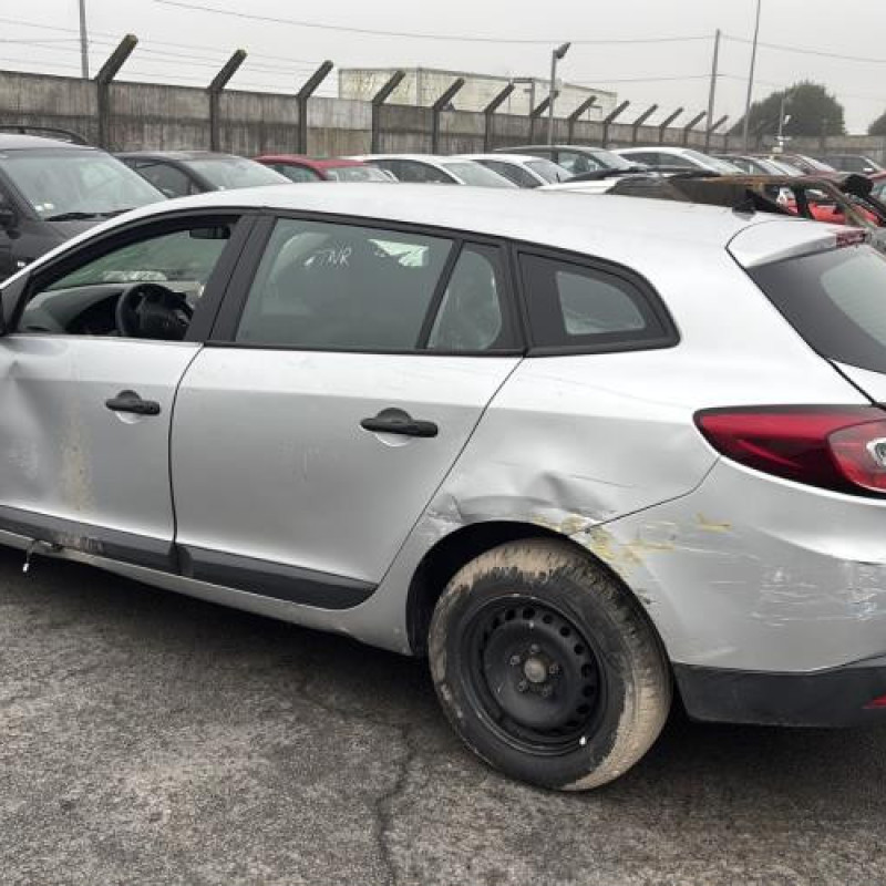 Feu arriere stop central RENAULT MEGANE 3 Photo n°6