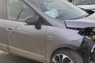 Feu arriere stop central RENAULT GRAND SCENIC 3
