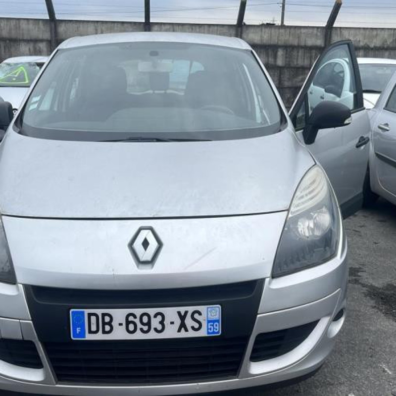 Traverse inferieure RENAULT SCENIC 3 Photo n°4