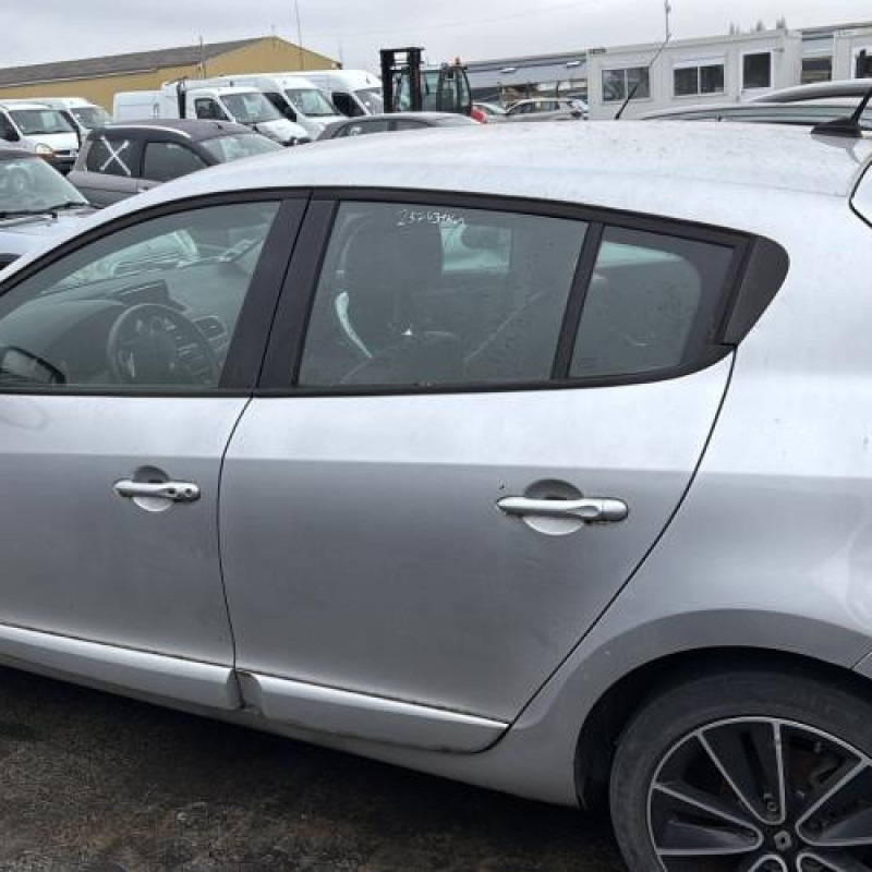 Reservoir essence RENAULT MEGANE 3 Photo n°7