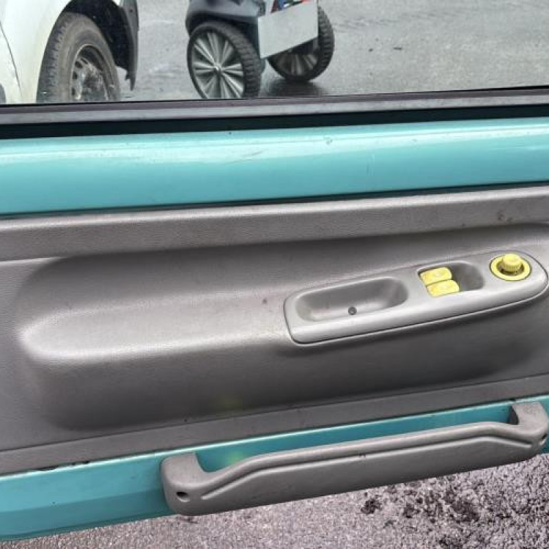 Feu arriere stop central RENAULT TWINGO 1 Photo n°10